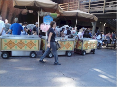 disneyland-food-beverage-cart