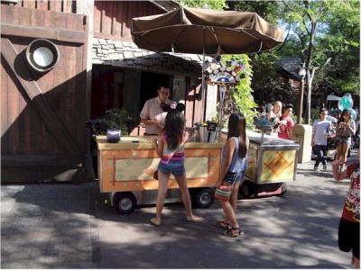 disneyland-ice-cream-cart